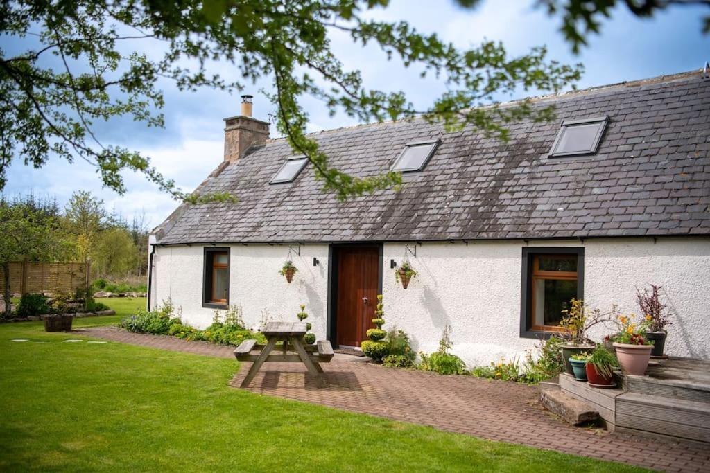 Cosy & Rustic Retreat - Woodland Cottage. Nairn Eksteriør bilde