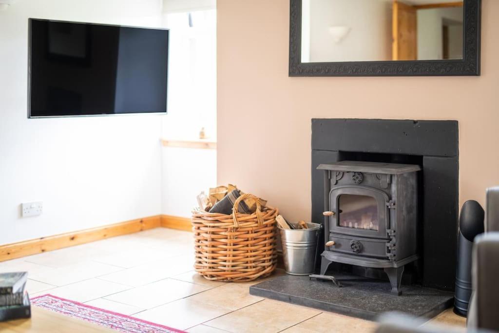 Cosy & Rustic Retreat - Woodland Cottage. Nairn Eksteriør bilde