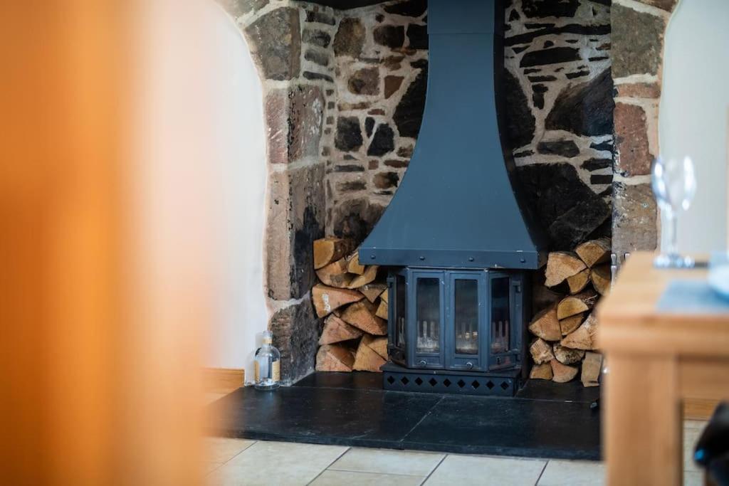 Cosy & Rustic Retreat - Woodland Cottage. Nairn Eksteriør bilde